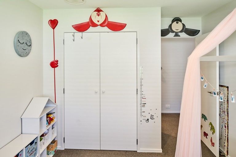 Photo of property in 32 Mooring Close, Whitby, Porirua, 5024