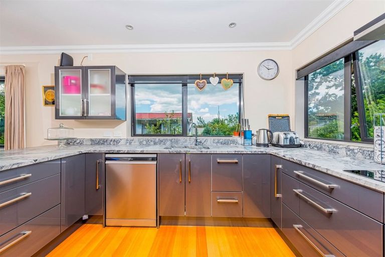 Photo of property in 10a Yule Place, Massey, Auckland, 0614