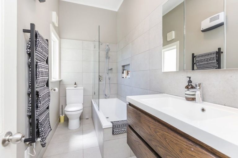 Photo of property in 19 Roy Street, Newtown, Wellington, 6021