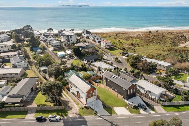 Photo of property in 1335d Papamoa Beach Road, Papamoa Beach, 3118
