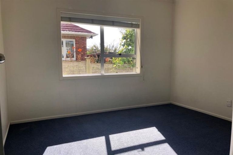 Photo of property in 25 Roberts Avenue, Bayswater, Auckland, 0622