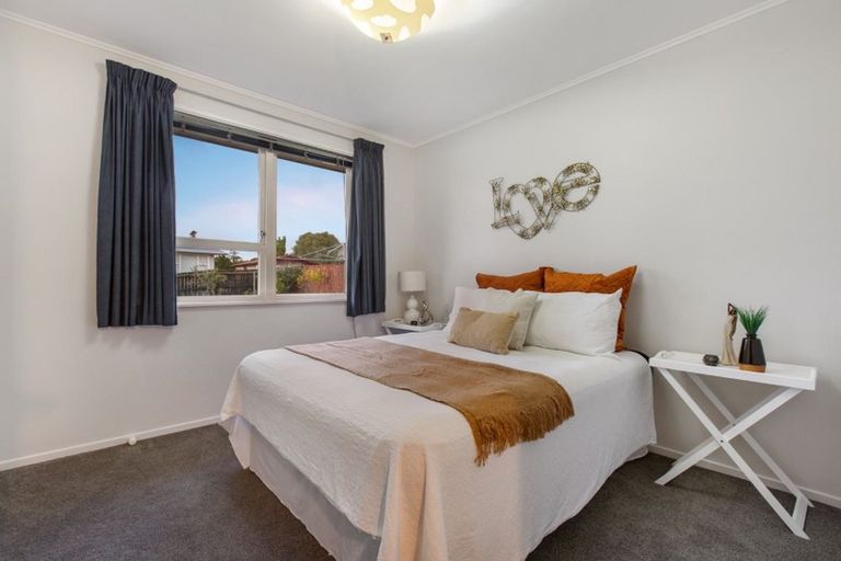 Photo of property in 25 Japonica Drive, Beach Haven, Auckland, 0626