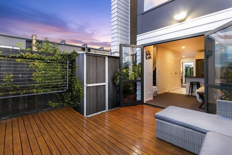 Photo of property in 19 Beardmore Lane, Papakura, 2110