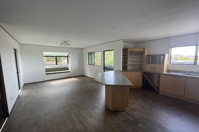 Photo of property in 25 Sandgate Avenue, Botany Downs, Auckland, 2010