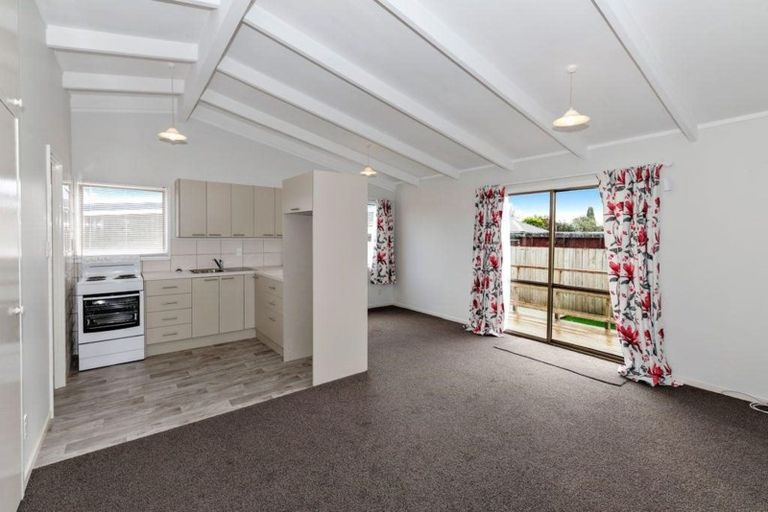 Photo of property in 3a Hikurangi Street, Te Atatu Peninsula, Auckland, 0610