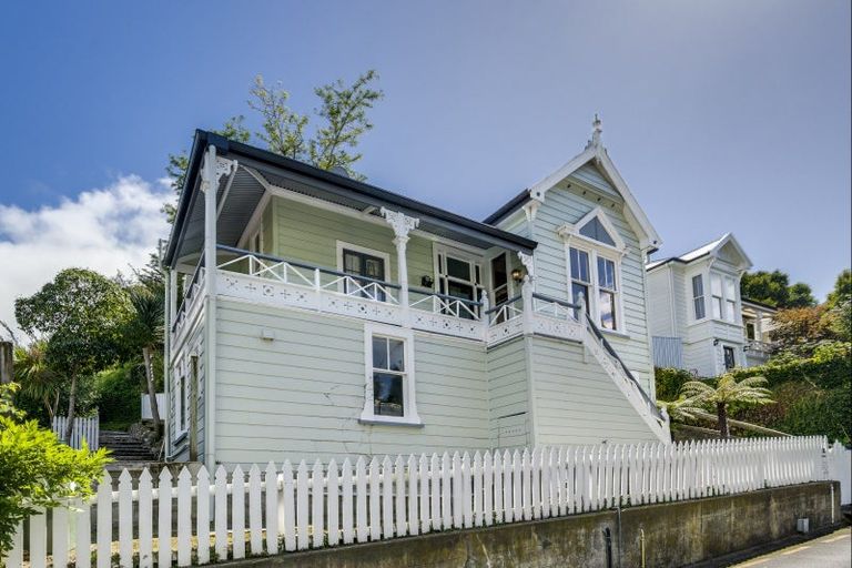 Photo of property in 2 Cameron Road, Bluff Hill, Napier, 4110