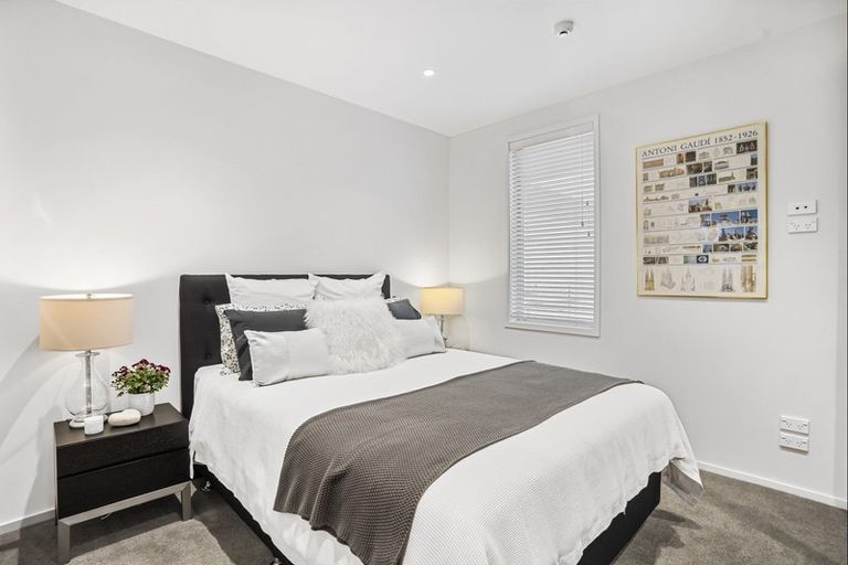 Photo of property in 203/585 Beach Road, Rothesay Bay, Auckland, 0630