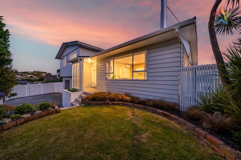 Photo of property in 35 Acacia Avenue, Maungaraki, Lower Hutt, 5010