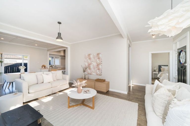 Photo of property in 37 Miro Street, Takaro, Palmerston North, 4410