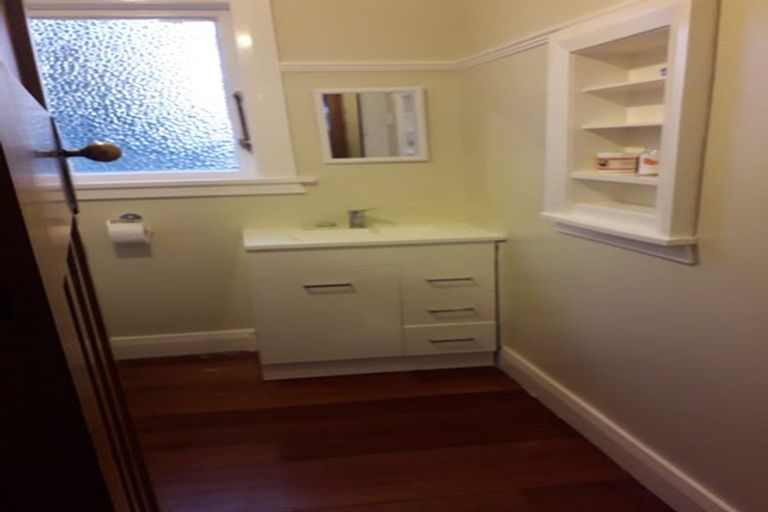 Photo of property in 11 Lancewood Grove, Ranui, Porirua, 5024