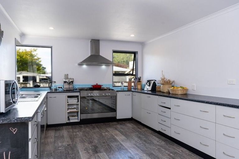 Photo of property in 7a Kempton Street, Greytown, 5712