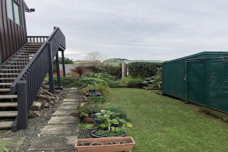 Photo of property in 166 Torkar Road, Clarks Beach, 2122