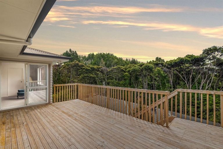 Photo of property in 11a Viridian Lane, Greenhithe, Auckland, 0632