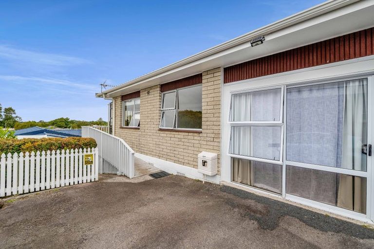 Photo of property in 15b Mayfair Place, Westown, New Plymouth, 4310