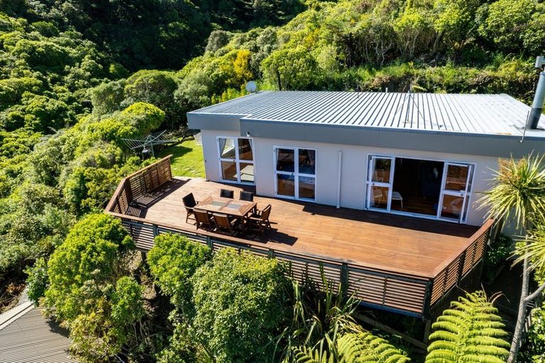 Photo of property in 40 Akatea Road, Korokoro, Lower Hutt, 5012