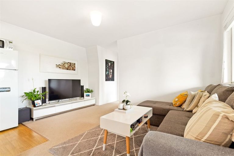 Photo of property in 48 Renata Crescent, Te Atatu Peninsula, Auckland, 0610