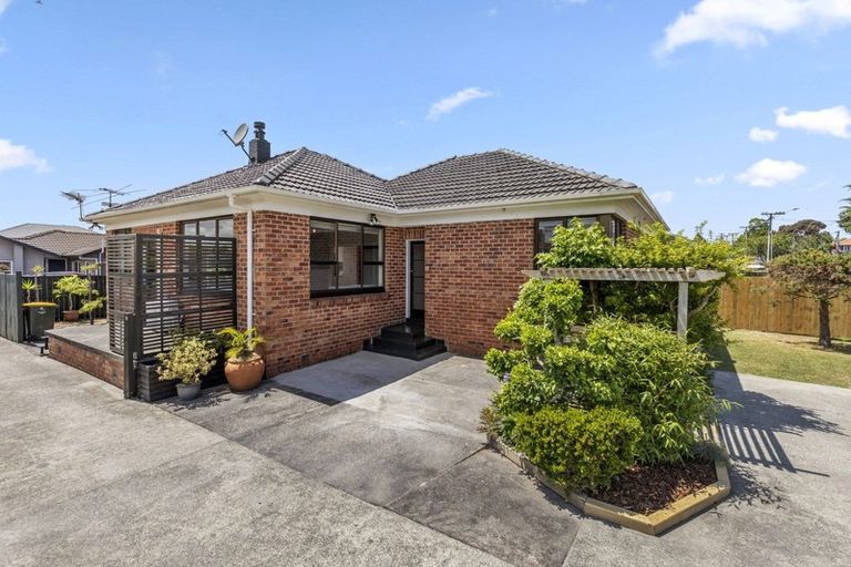 Photo of property in 55 Cambridge Terrace, Papatoetoe, Auckland, 2025