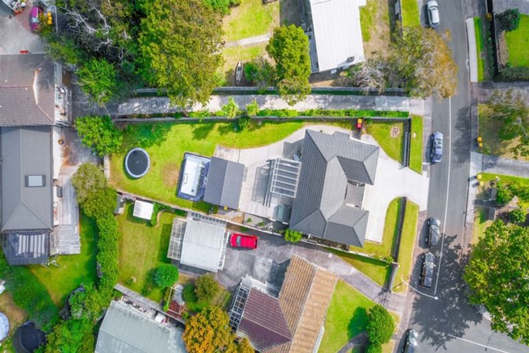 Photo of property in 27 Gill Avenue, Te Atatu Peninsula, Auckland, 0610