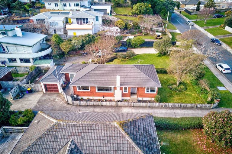 Photo of property in 17 Mclellan Street, Tawa, Wellington, 5028