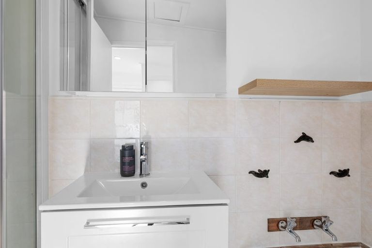 Photo of property in 679 Huia Road, Parau, Auckland, 0604