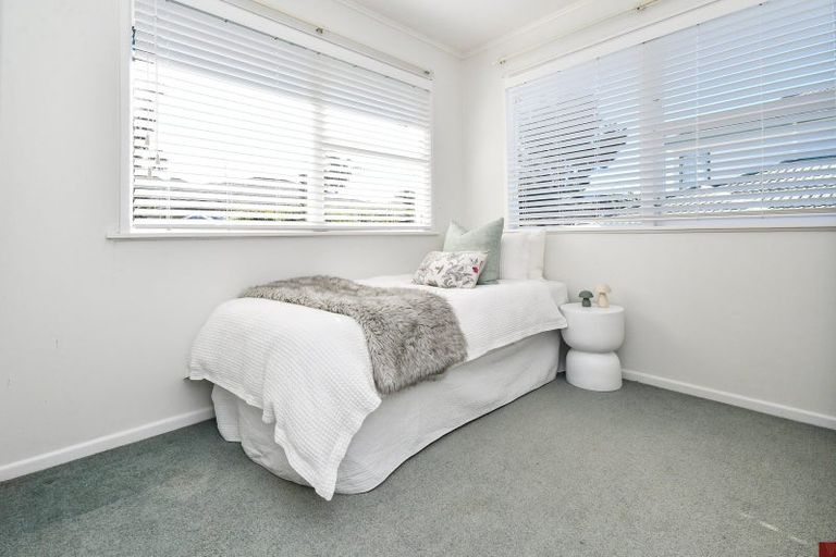 Photo of property in 5 Grimshaw Place, Henderson, Auckland, 0612