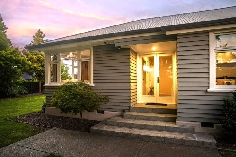 Photo of property in 98 Hamilton Avenue, Ilam, Christchurch, 8041