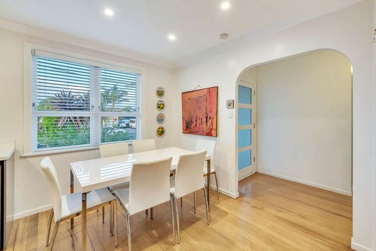 Photo of property in 12 Chilcott Road, Henderson, Auckland, 0612
