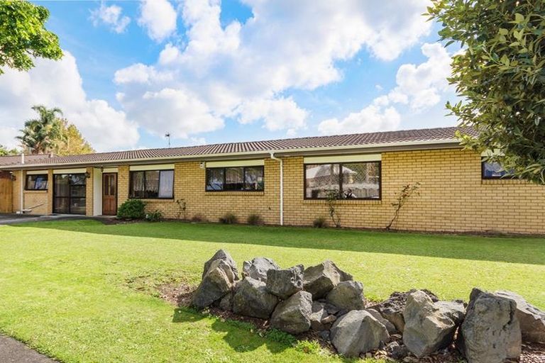 Photo of property in 180 Walter Strevens Drive, Conifer Grove, Takanini, 2112