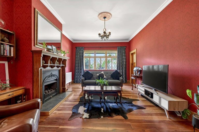 Photo of property in 77 Pahiatua Street, Hokowhitu, Palmerston North, 4410