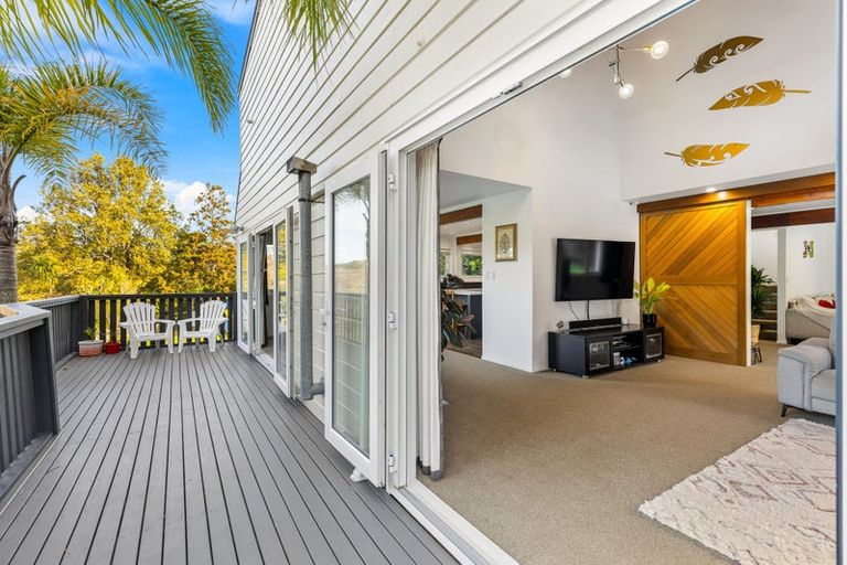 Photo of property in 15a Whangaparaoa Road, Red Beach, 0932
