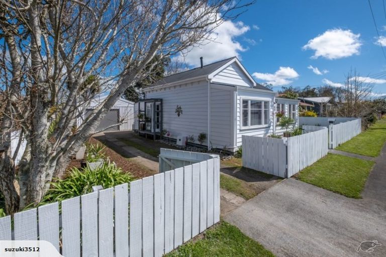 Photo of property in 3 Preston Street, Eltham, 4322
