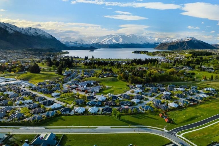 Photo of property in 31 Avalon Station Drive, Wanaka, 9305