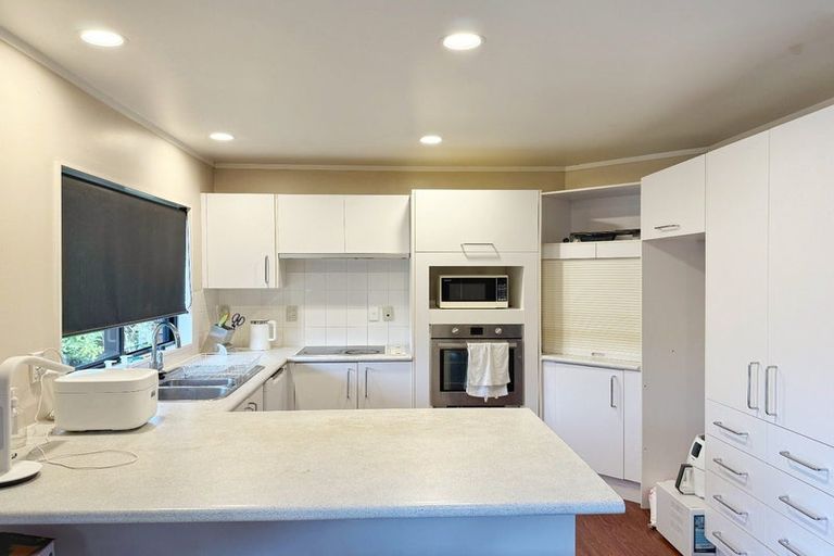 Photo of property in 20 Reynard Terrace, Conifer Grove, Takanini, 2112