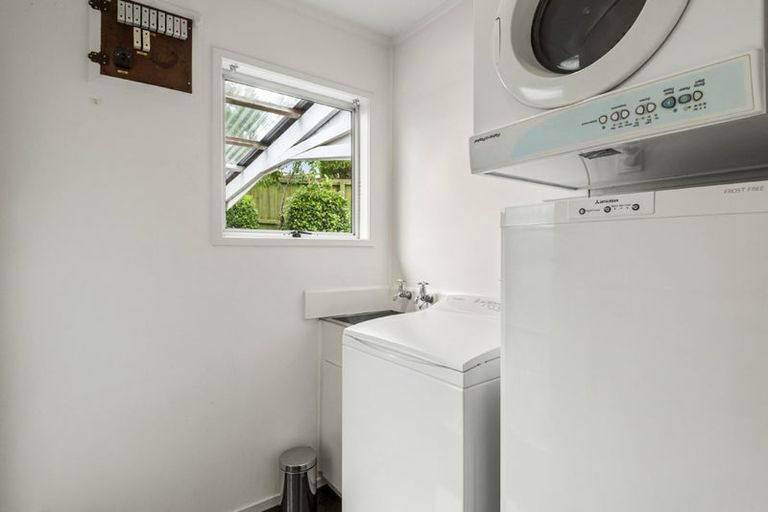 Photo of property in 25 Kitewao Street, Northcote, Auckland, 0627