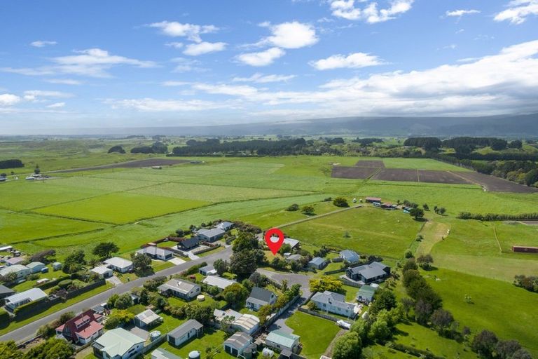 Photo of property in 8 Sand Dune Grove, Waikawa Beach, Manakau, 5573