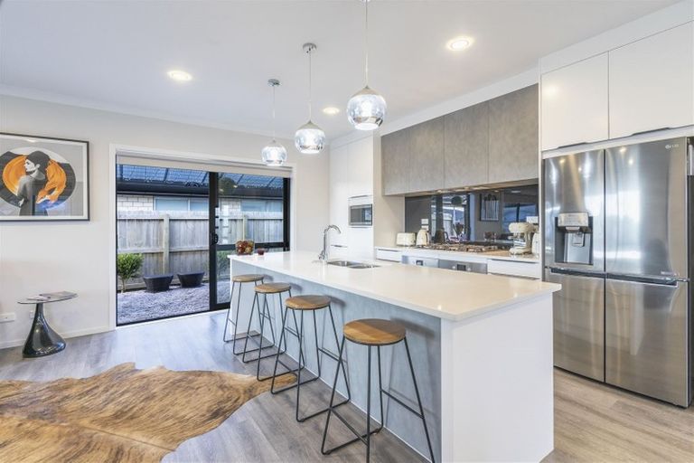 Photo of property in 15 Van Rixel Drive, Kumeu, 0810