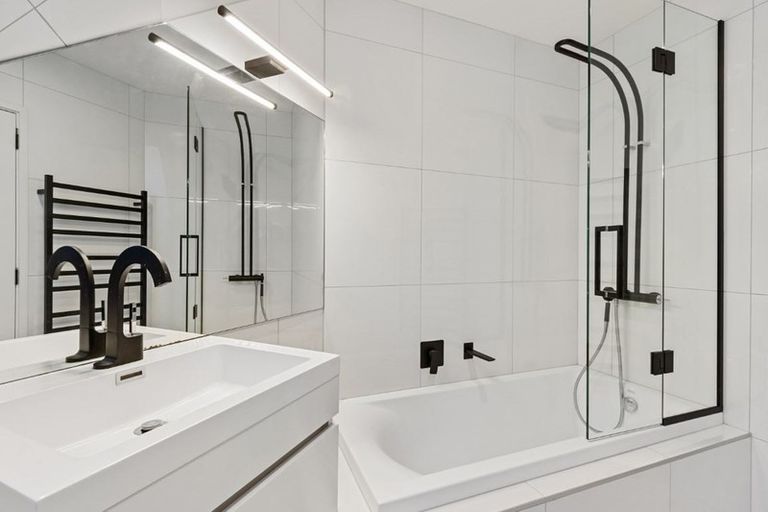 Photo of property in 2/36 Edgeware Road, St Albans, Christchurch, 8014