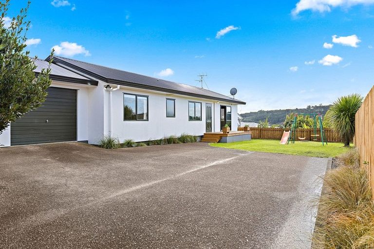 Photo of property in 8 Lasque Place, Glen Eden, Auckland, 0602