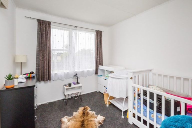 Photo of property in 26 Rhodes Drive, Kelvin Grove, Palmerston North, 4414