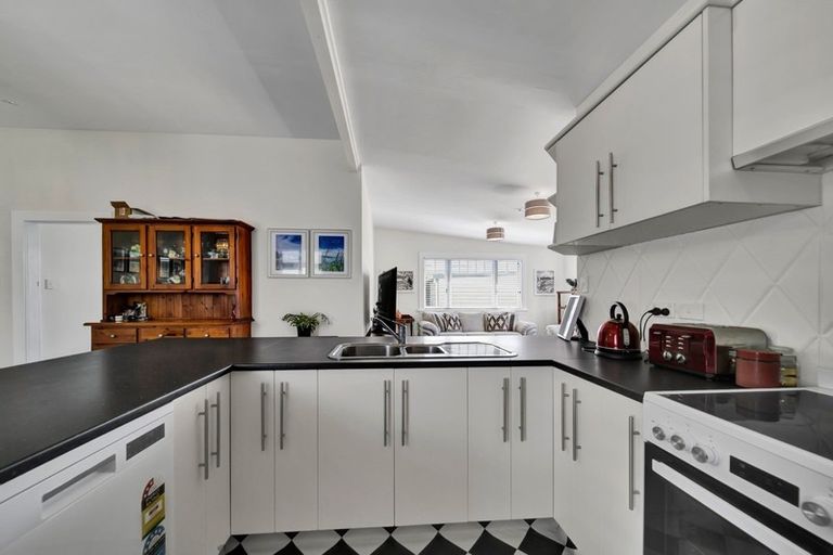 Photo of property in 128 Miranda Street, Stratford, 4332