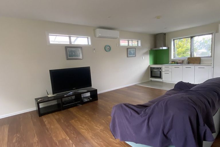 Photo of property in 17a Knightsbridge Drive, Forrest Hill, Auckland, 0620