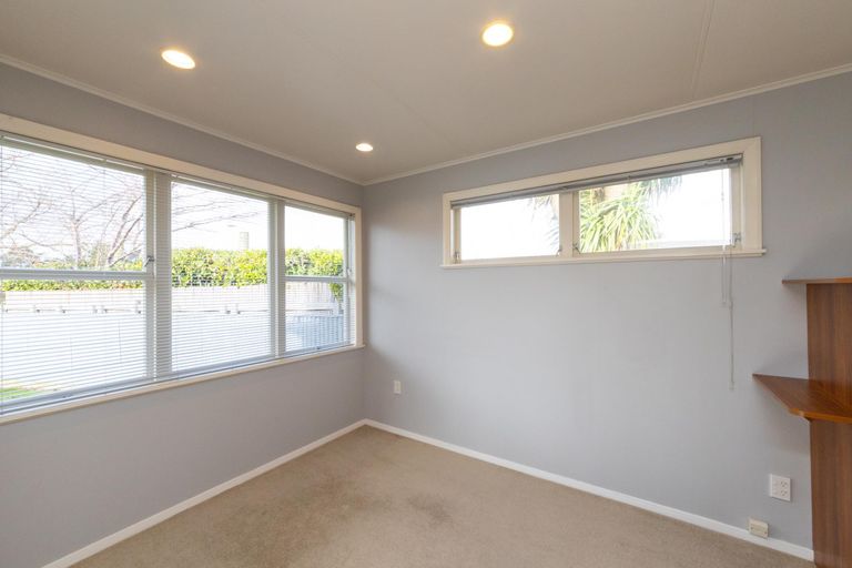 Photo of property in 88 Wikiriwhi Crescent, Awapuni, Palmerston North, 4412