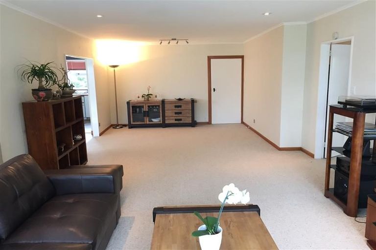 Photo of property in 5 Bowes Crescent, Strathmore Park, Wellington, 6022