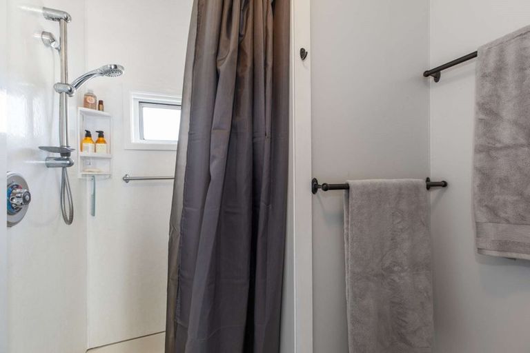 Photo of property in 2a Redwood Drive, Massey, Auckland, 0614