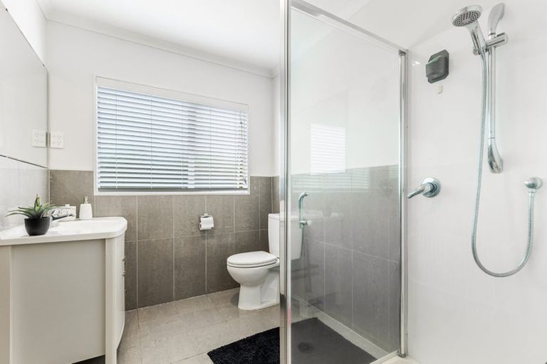 Photo of property in 79a Wharf Road, Te Atatu Peninsula, Auckland, 0610