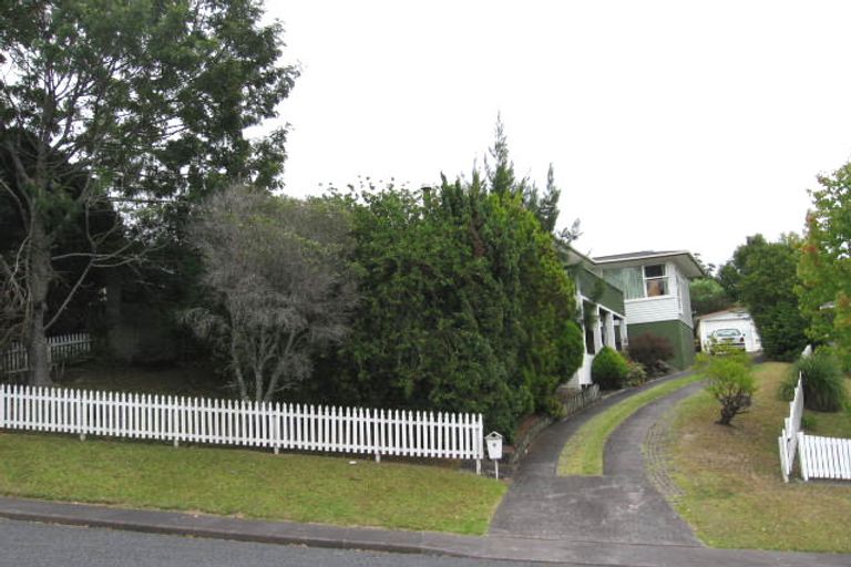 Photo of property in 6 Juniper Road, Sunnynook, Auckland, 0620