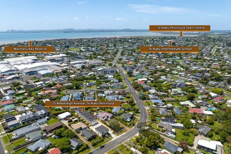 Photo of property in 3/25 Abbotleigh Avenue, Te Atatu Peninsula, Auckland, 0610