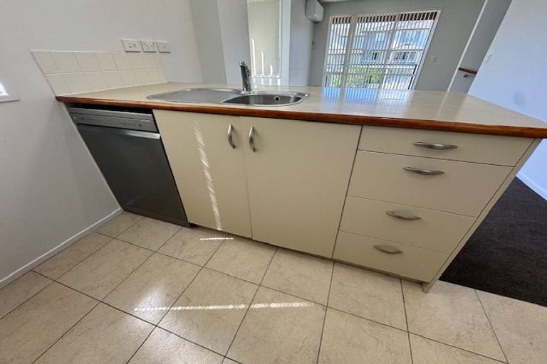 Photo of property in 38 Opito Way, East Tamaki, Auckland, 2013