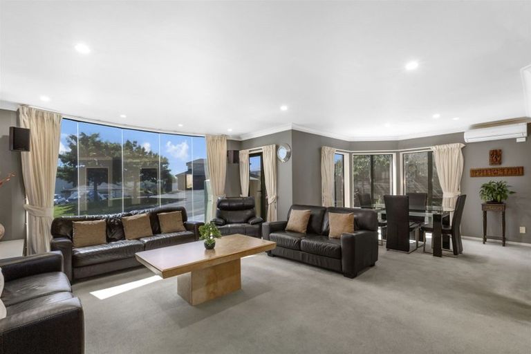 Photo of property in 30 Lanyon Place, Whitby, Porirua, 5024