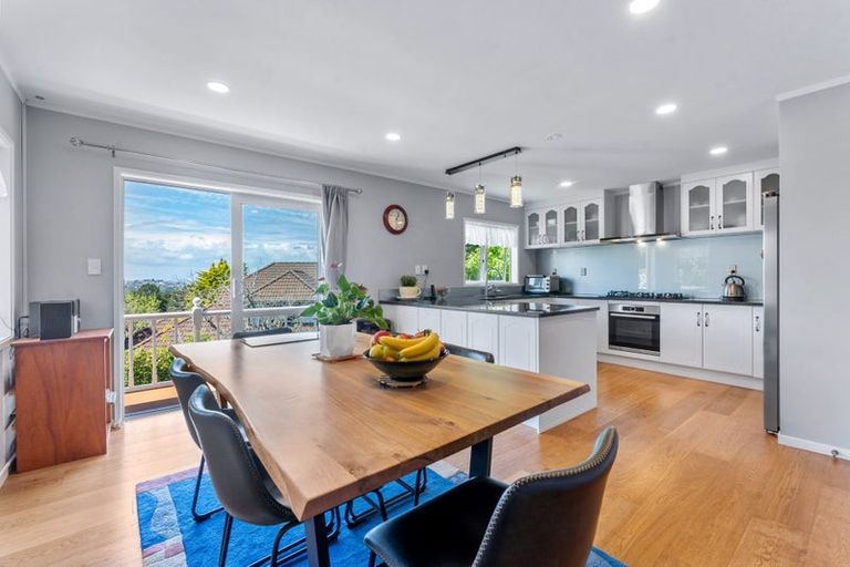 Photo of property in 18 Murano Place, Chatswood, Auckland, 0626